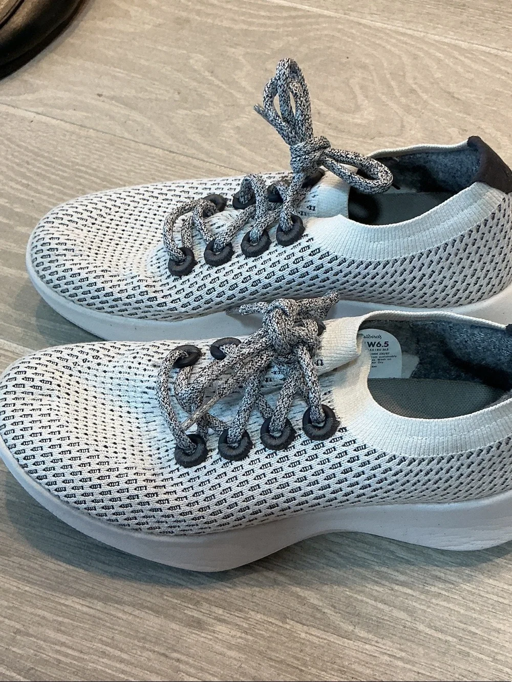 allbirds Tree Dasher 2 White and Gray Knit Lace-Up Sneakers Women’s Sz 6.5